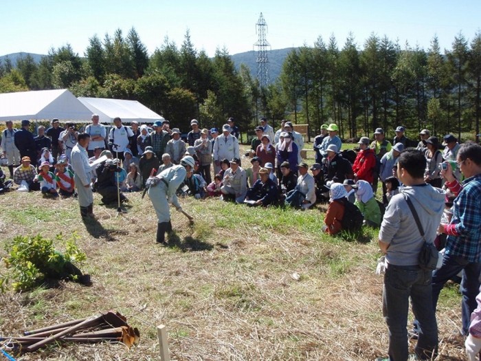 平成24年度　環境リレーションズ研究所　植樹の説明