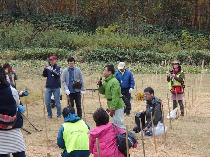 平成27年度　環境リレーションズ研究所　植樹　舘野植樹説明